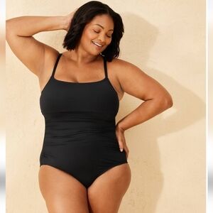 Women's Smoothing Shirred Scoopneck Full Coverage 1 Piece Swimsuit Shade & Shore